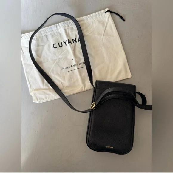 LIKE NEW Cuyana Concertina Phone Bag in Black Pebbled Leather - Picture 5 of 11